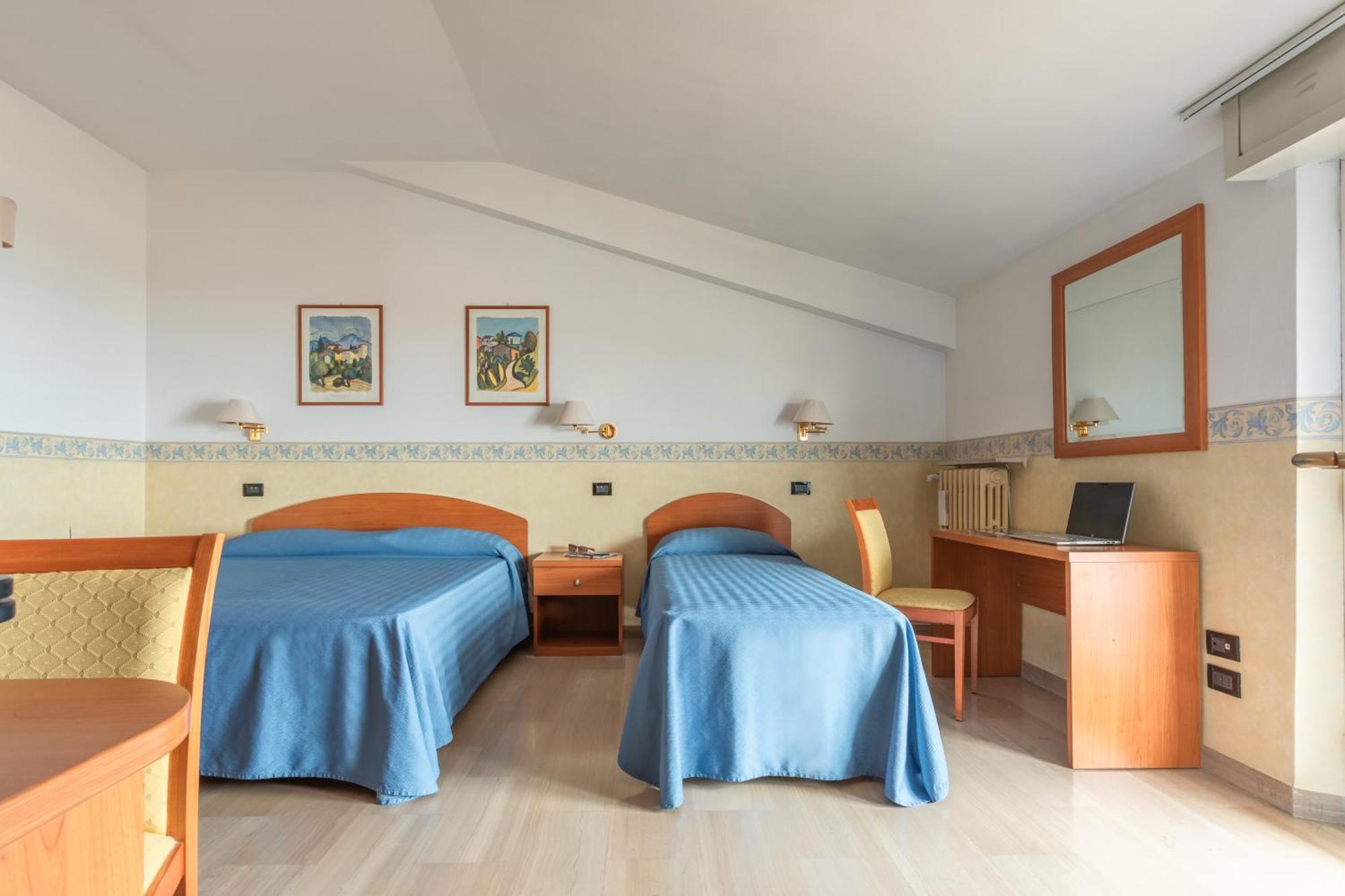 Hotel Touring Falconara Marittima Esterno foto