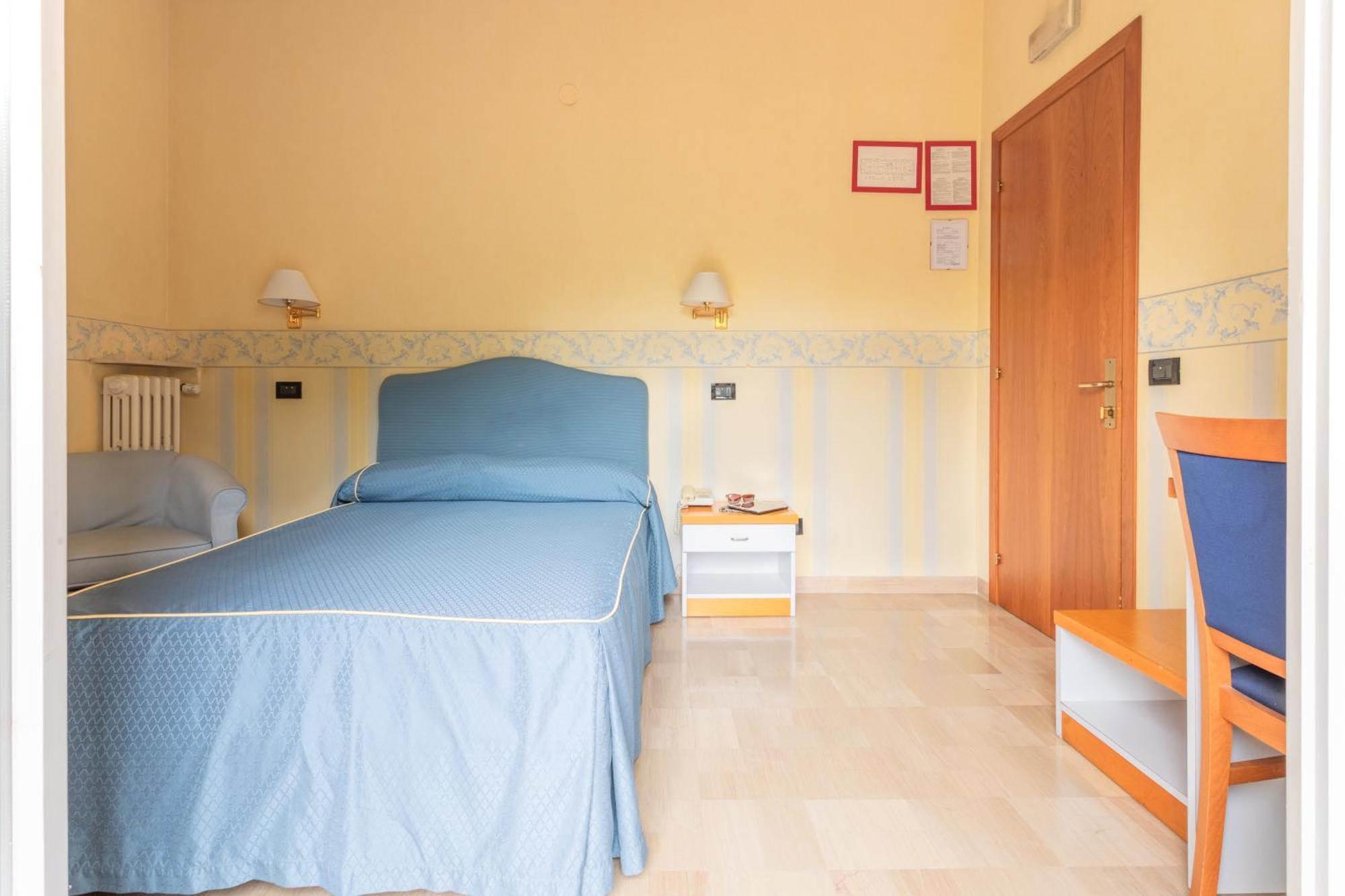 Hotel Touring Falconara Marittima Esterno foto