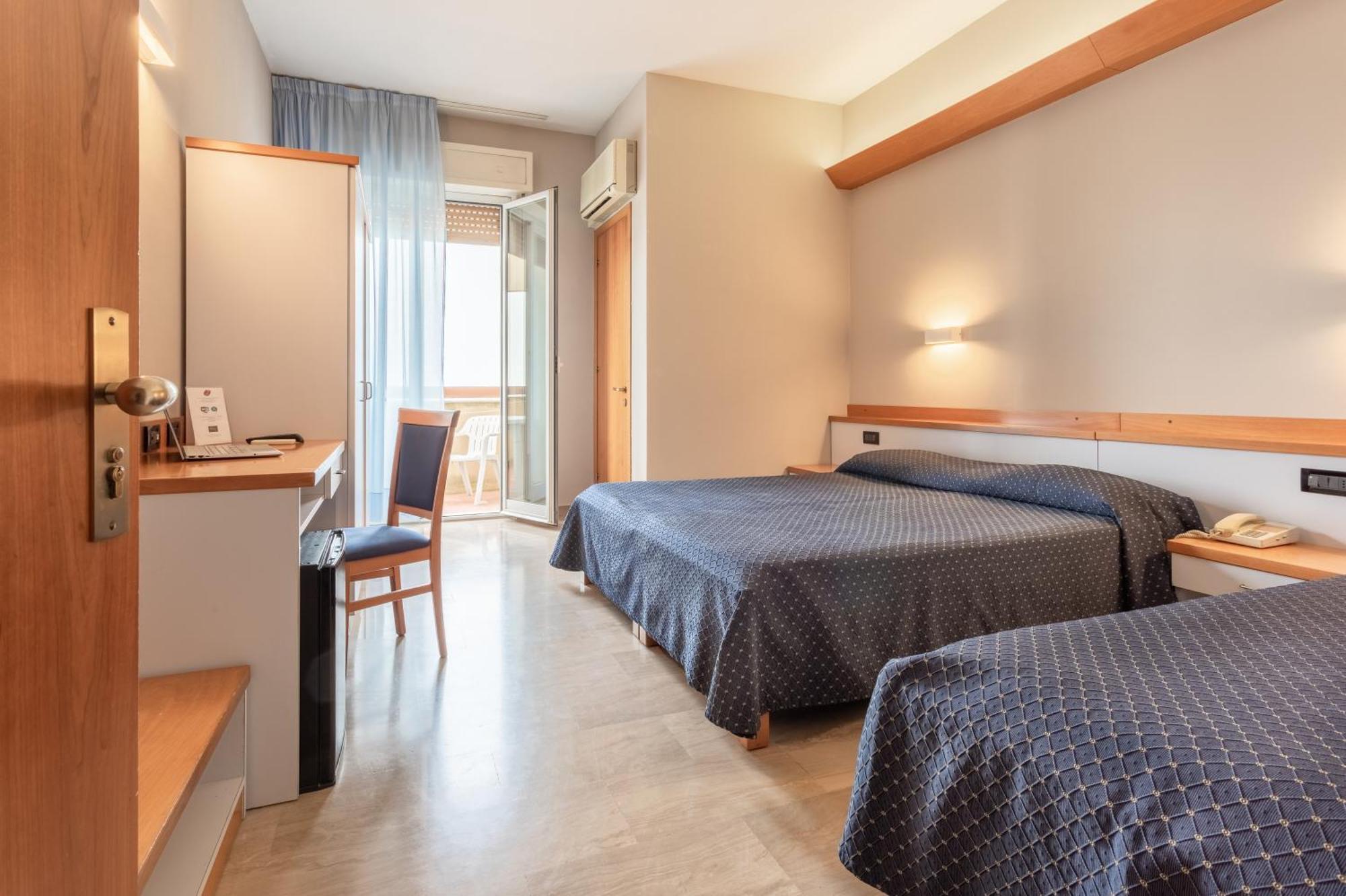 Hotel Touring Falconara Marittima Esterno foto