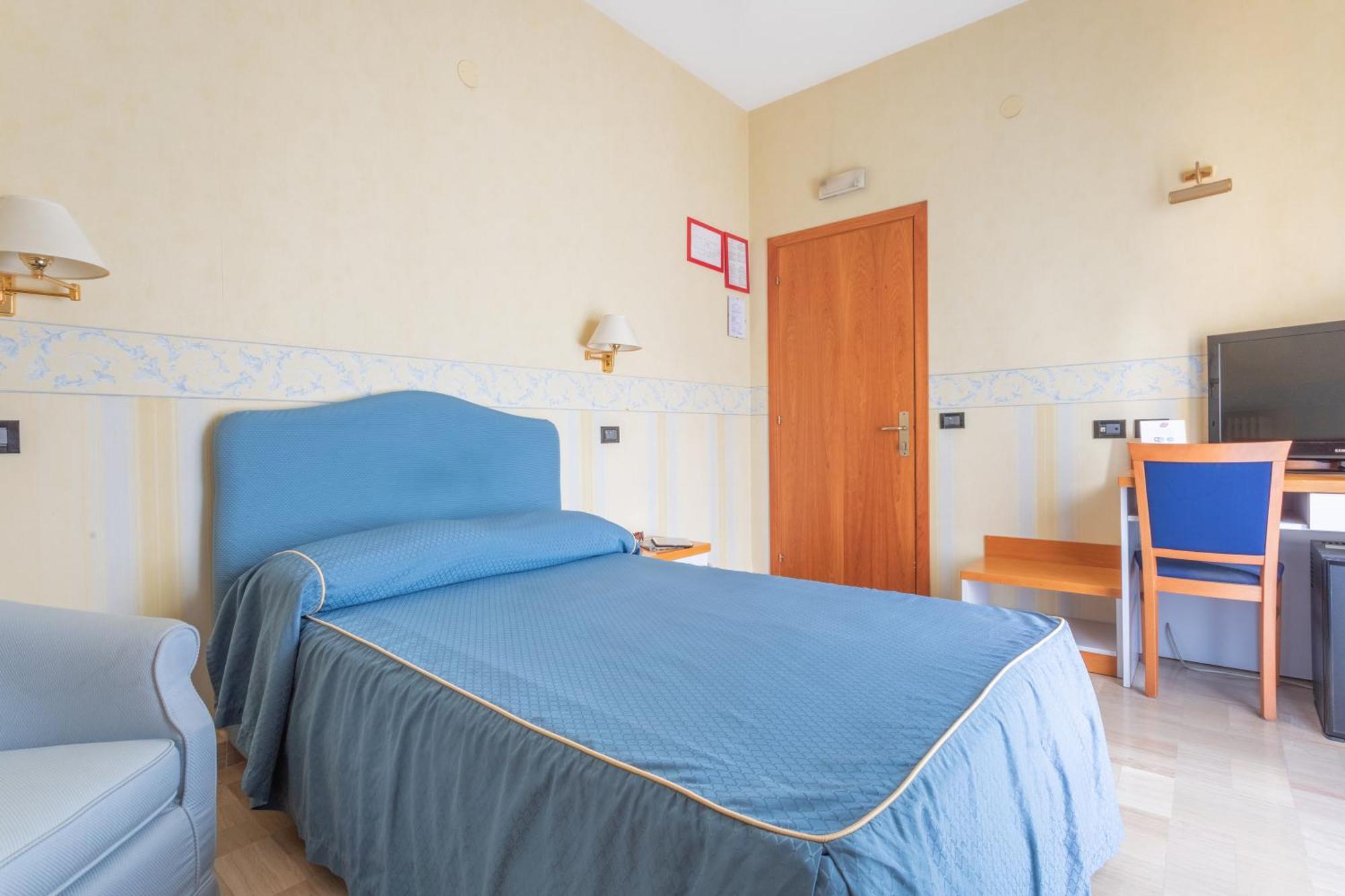 Hotel Touring Falconara Marittima Esterno foto