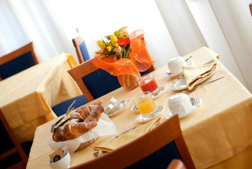 Hotel Touring Falconara Marittima Esterno foto
