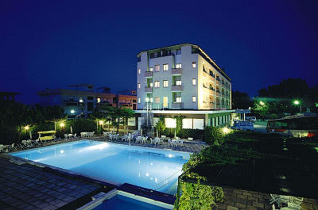Hotel Touring Falconara Marittima Esterno foto