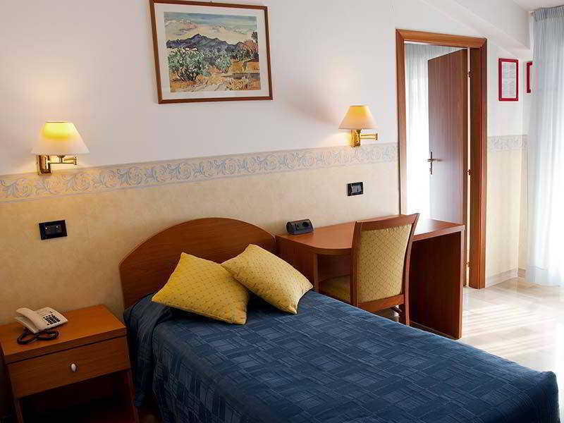 Hotel Touring Falconara Marittima Esterno foto