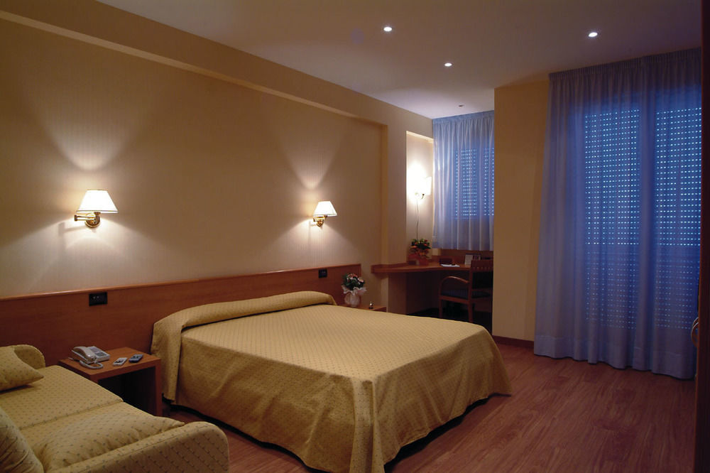 Hotel Touring Falconara Marittima Esterno foto