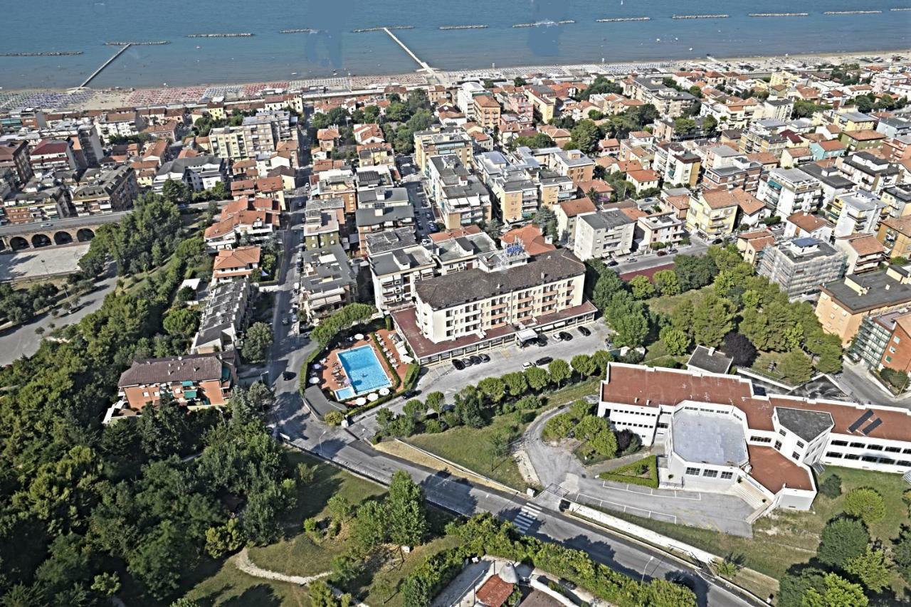 Hotel Touring Falconara Marittima Esterno foto