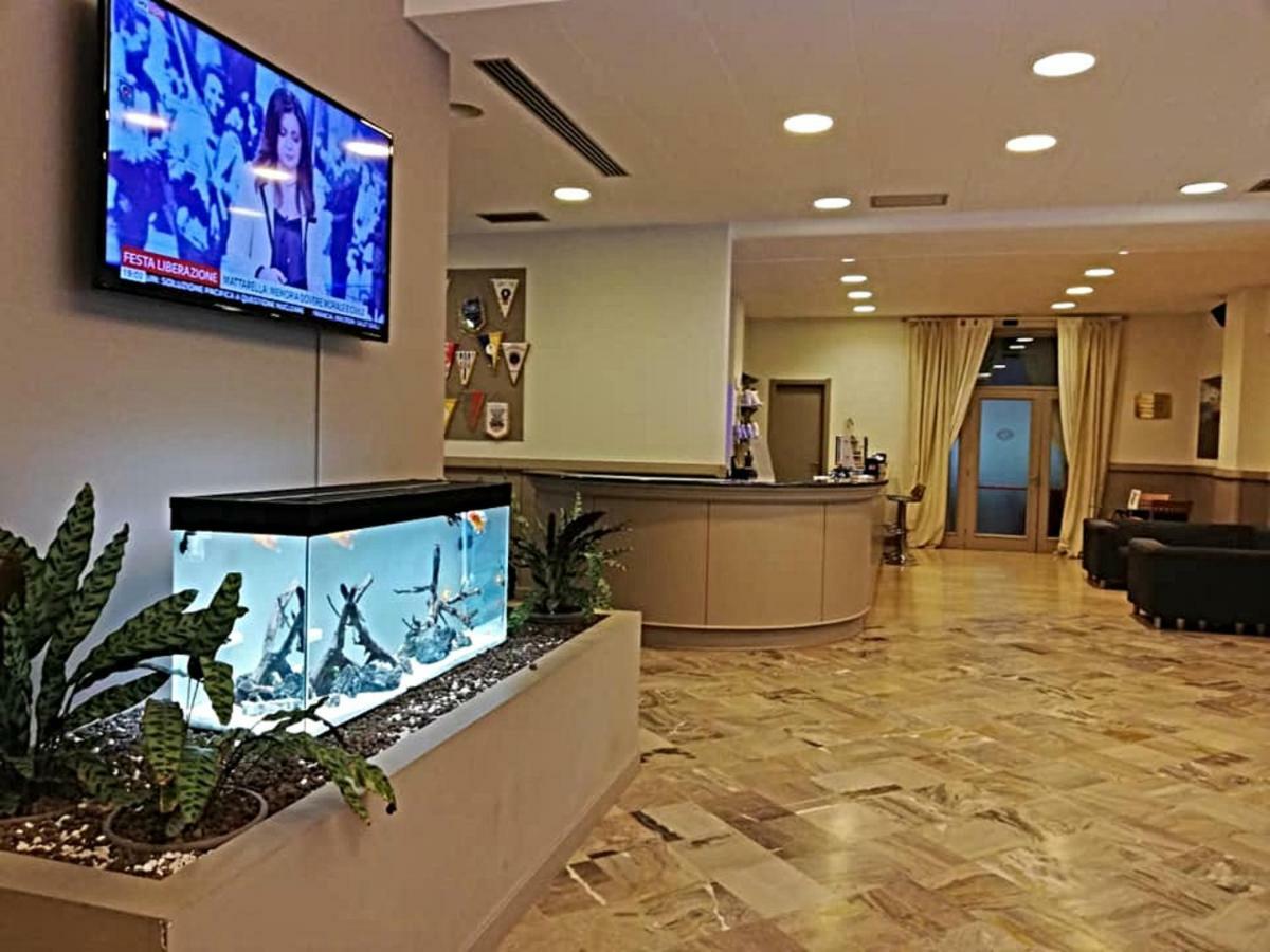 Hotel Touring Falconara Marittima Esterno foto