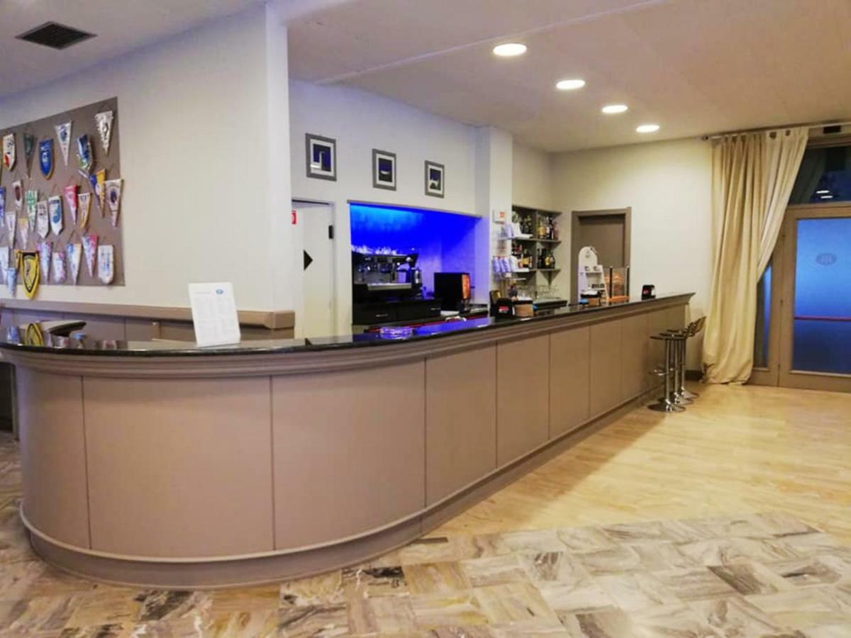 Hotel Touring Falconara Marittima Esterno foto
